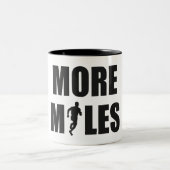 Mehr Meilen laufen Zweifarbige Tasse (Mittel)