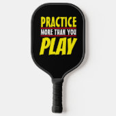 Mehr praktizieren | Motivierend Phrase Red Typogra Pickleball Schläger (Rückseite)