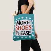Mehr Schuhe bitte Tasche mitnehmen (Von Nahem)