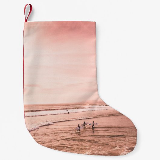 MEHRERE MENSCHEN, DIE AUF DER SEESHORE STEHEND SIN KLEINER WEIHNACHTSSTRUMPF (Vorderseite)