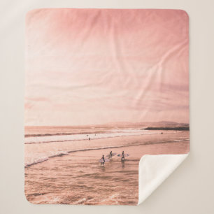 MEHRERE MENSCHEN, DIE AUF DER SEESHORE STEHEND SIN SHERPADECKE