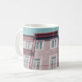 MEHRERE PINKHÄUSER MIT GLASFENSTER KAFFEETASSE (Vorderseite Links)