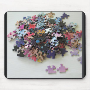 Mehrere Puzzleteile, farbenfrohe Puzzleteile Mousepad