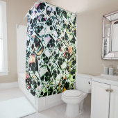 mehrere Schädel in neongrünem Duschvorhang (Beispiel)