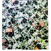 mehrere Schädel in neongrünem Duschvorhang (Vorderseite)