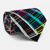 Mehrfarbenlinien auf schwarzer Krawatte (Gerollt)
