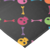 Mehrfarbenmuster mit den Schädeln Tischdecke (Schrägansicht)