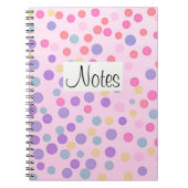 Mehrfarbenpunkte auf Pastellrosa Notizblock (Vorderseite)