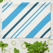 mehrfarbige blaue Streifen auf weißem Hintergrund Küchentuch (Gefaltet)