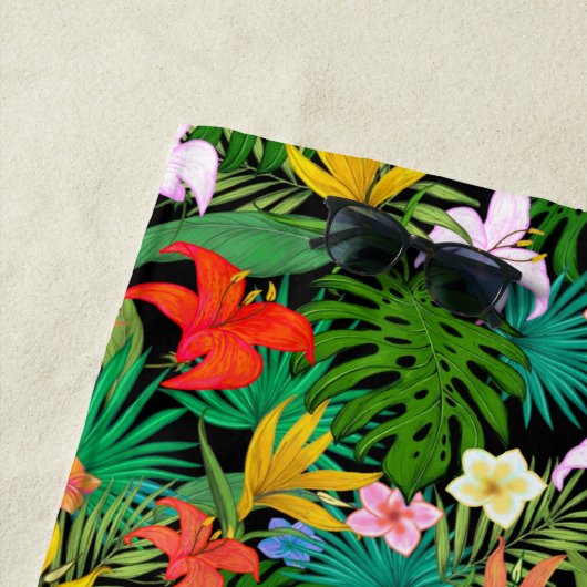 Mehrfarbige Blume & Palm-Blätter auf schwarz Strandtuch (Beispiel)