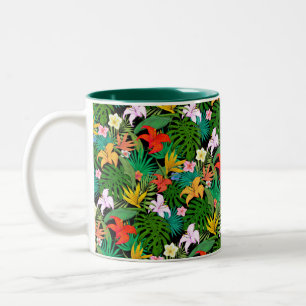 Mehrfarbige Blumen und Palmenblätter auf Schwarz Zweifarbige Tasse