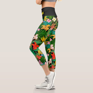 Mehrfarbige Blumen und Palmwedel auf Schwarz Capri Leggings