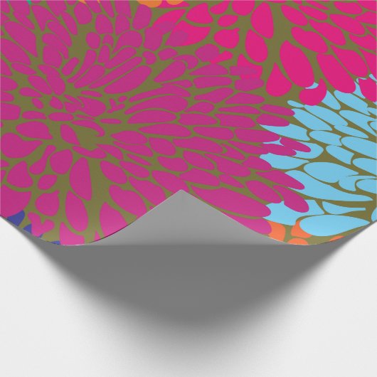 mehrfarbige Chrysanthemen auf Olivenpapier Geschenkpapier (Ecke)