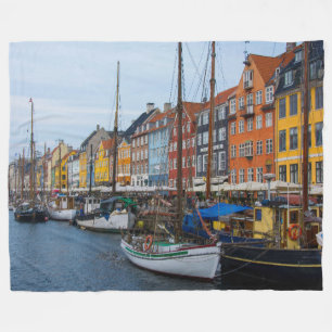 MEHRFARBIGE GEBÄUDE FLEECEDECKE