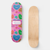 Mehrfarbige Herzklopfe mit Augapfelwangen-Liebe Skateboard (Vorderseite)