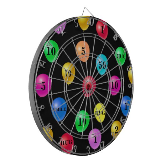 Mehrfarbige Party-Balloons auf Black Dart Board Dartscheibe (Vorderseite Links)