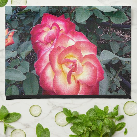 MEHRFARBIGE ROSE Handtuch (Gefaltet)