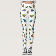 Mehrfarbige Vögel auf weißen Leggings