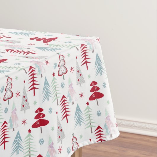 mehrfarbige Weihnachtsbäume auf einem weißen Tischdecke (Beispiel)