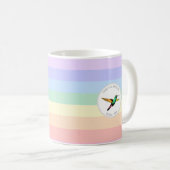 mehrfarbiger Hummingbird auf Pastel Rainbow Kaffeetasse (VorderseiteRechts)