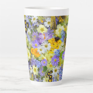 MEHRFARBIGES BLUMENHINTERGRUNDMUSTER MILCHTASSE