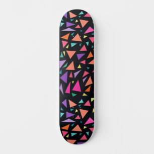 Mehrfarbiges Dreiecks geometrisches Muster Skateboard