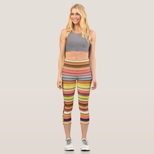 Mehrfarbiges geometrisches, einfaches Banddesign Capri Leggings (Vorderseite)