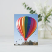 Mehrfarbiges Heißluftballon Postkarte (Stehend Vorderseite)
