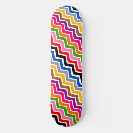 Mehrfarbiges Zigzag Zickzack Muster Skateboard (Vorderseite)