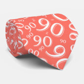 Meilenstein 90 Random Number Pattern Korallen/Weiß Krawatte (Gerollt)