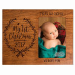 Mein 1. Weihnachtsandenken Cherrywood Foto-Rahmen<br><div class="desc">Dieses spezielle Andenkengeschenk ist immer eine wunderbare Erinnerung der Liebe,  der Sie dekorativer hölzerner Fotorahmen h 1 halten - Foto 4x6. Wörter sind gravierter Laser und Foto wird mit Glas geschützt.</div>
