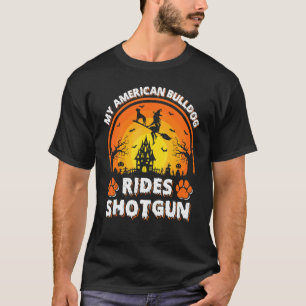 Mein American Bulldog fährt mit der Hexe Shotgun H T-Shirt