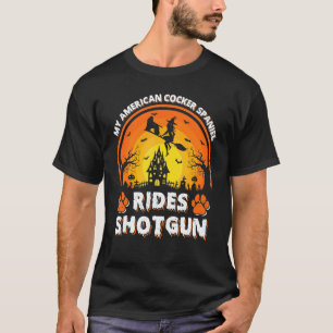Mein amerikanischer Cocker Spaniel Hund fährt mit T-Shirt