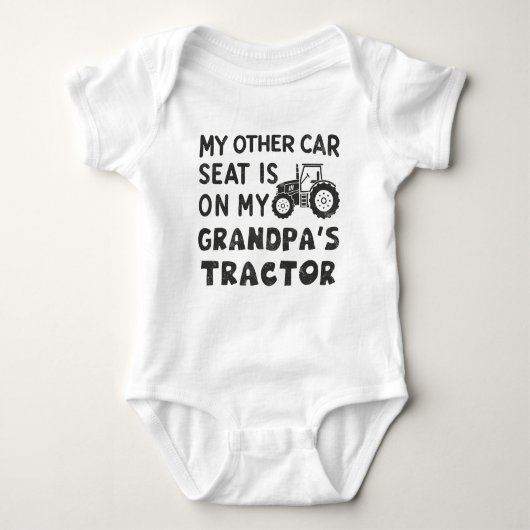 Mein anderer Autositz ist auf dem Traktor meines O Baby Strampler (Vorderseite)