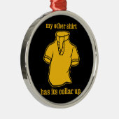 mein anderes Shirt hat seinen geknallten Kragen Silbernes Ornament (Rechts)