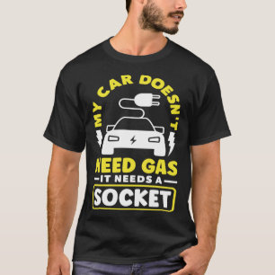 Mein Auto benötigt einen Elektrofahrzeug mit Socke T-Shirt
