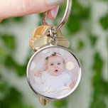 Mein Baby Foto Custom Schlüsselanhänger<br><div class="desc">Ihr Lieblings-Baby-Foto auf einem Schlüsselanhänger! Laden Sie Ihr eigenes Bild hoch,  um Ihren Schlüsselanhänger für sich selbst zu kreieren oder als Geschenk an Familie,  Freunde,  Eltern und Großeltern! Das Wort Liebe in einem Karo Skript wird über Ihrem Foto angezeigt.</div>