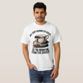 Mein Becher fließt über T-Shirt (Vorne ganz)