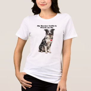 Mein Blue Merle Border Collie klebt an mir Tri-Blend Shirt