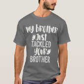 Mein Bruder hat gerade deinen Bruder angefasst T-Shirt (Vorderseite)