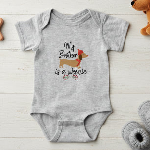 Mein Bruder ist ein Würstchen - Dackel Baby Girl Strampler
