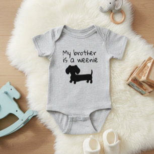 Mein Bruder ist ein Würstchen - Dackel Dog Baby Ge Strampler