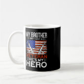 Mein Bruder ist mein herostolzer amerikanischer Ve Kaffeetasse (Links)