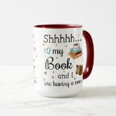 Mein Buch und ich haben einen Moment Tasse (VorderseiteRechts)