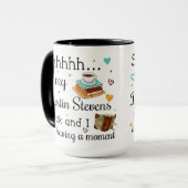 Mein Dustin Stevens Buch und ich haben einen Momen Tasse (Vorderseite Links)