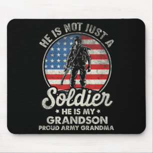 Mein Enkel ist ein Soldat Zitat stolze Army Oma  Mousepad
