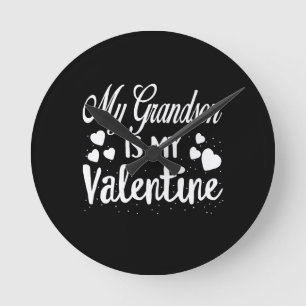 Mein Enkel ist meine Valentine Oma, die Valentine Runde Wanduhr