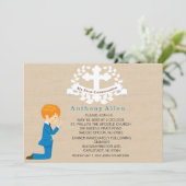 Mein erster heiliger Kommunion Junge kniet Einladu Einladung (Stehend Vorderseite)