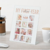 Mein erstes Jahr Baby Name 12 Foto Collage Poster Sockelschild (In SItu)