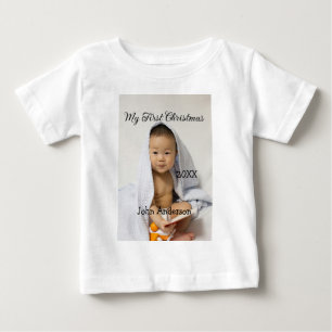 Mein erstes Weihnachten füge Babyname Datum Jahr F Baby T-shirt
